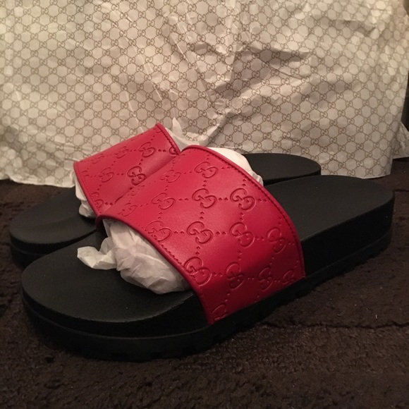 gucci signature slide sandal red